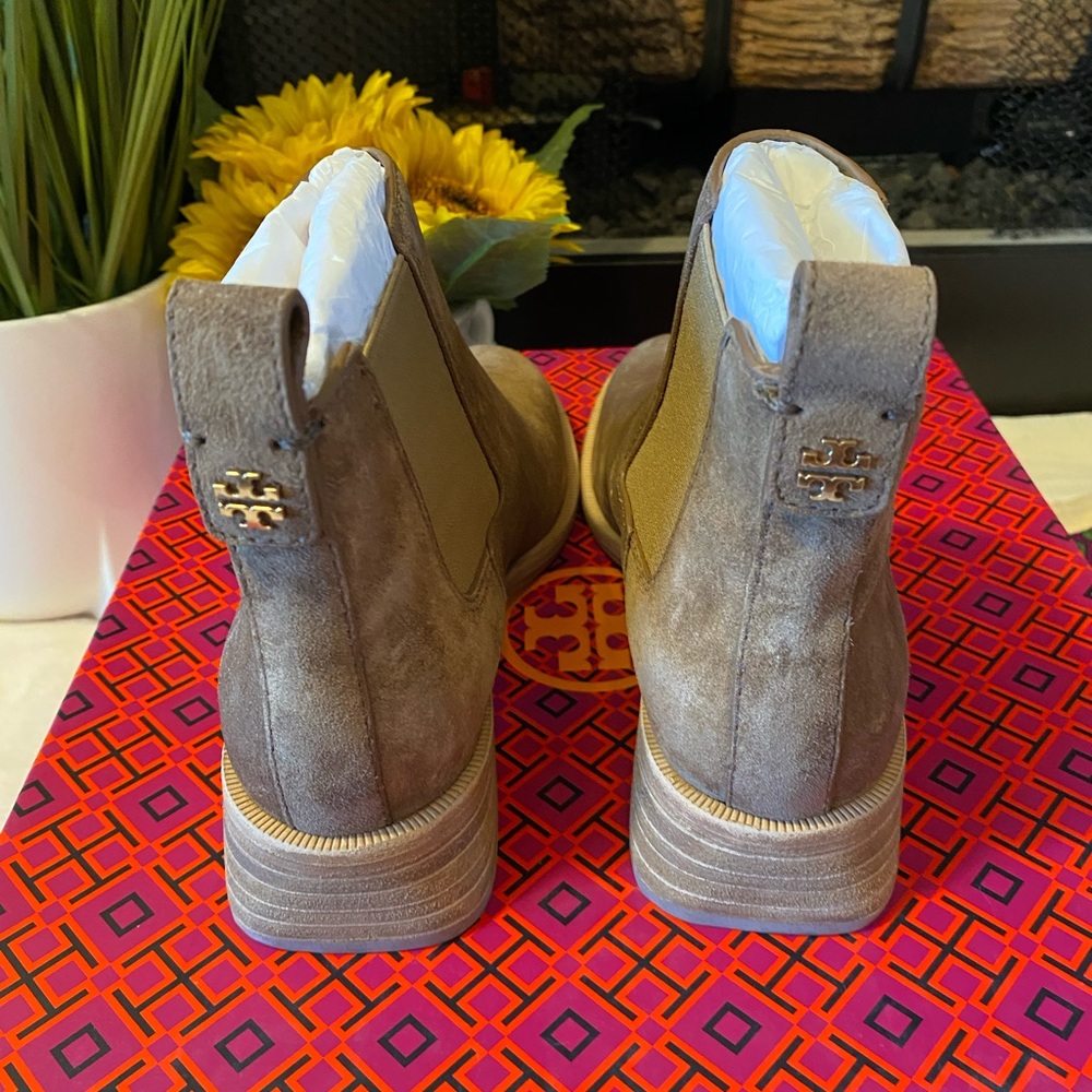 ✨NIB✨Tory Burch Suede Chelsea Ankle Boots - Picture 4 of 8